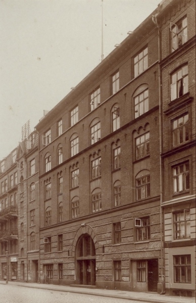 1900 På Nørrebro kan man se mange smukke bygninger og Alderdomshjemmet for døve i Brohusgade er ingen undtagelse.