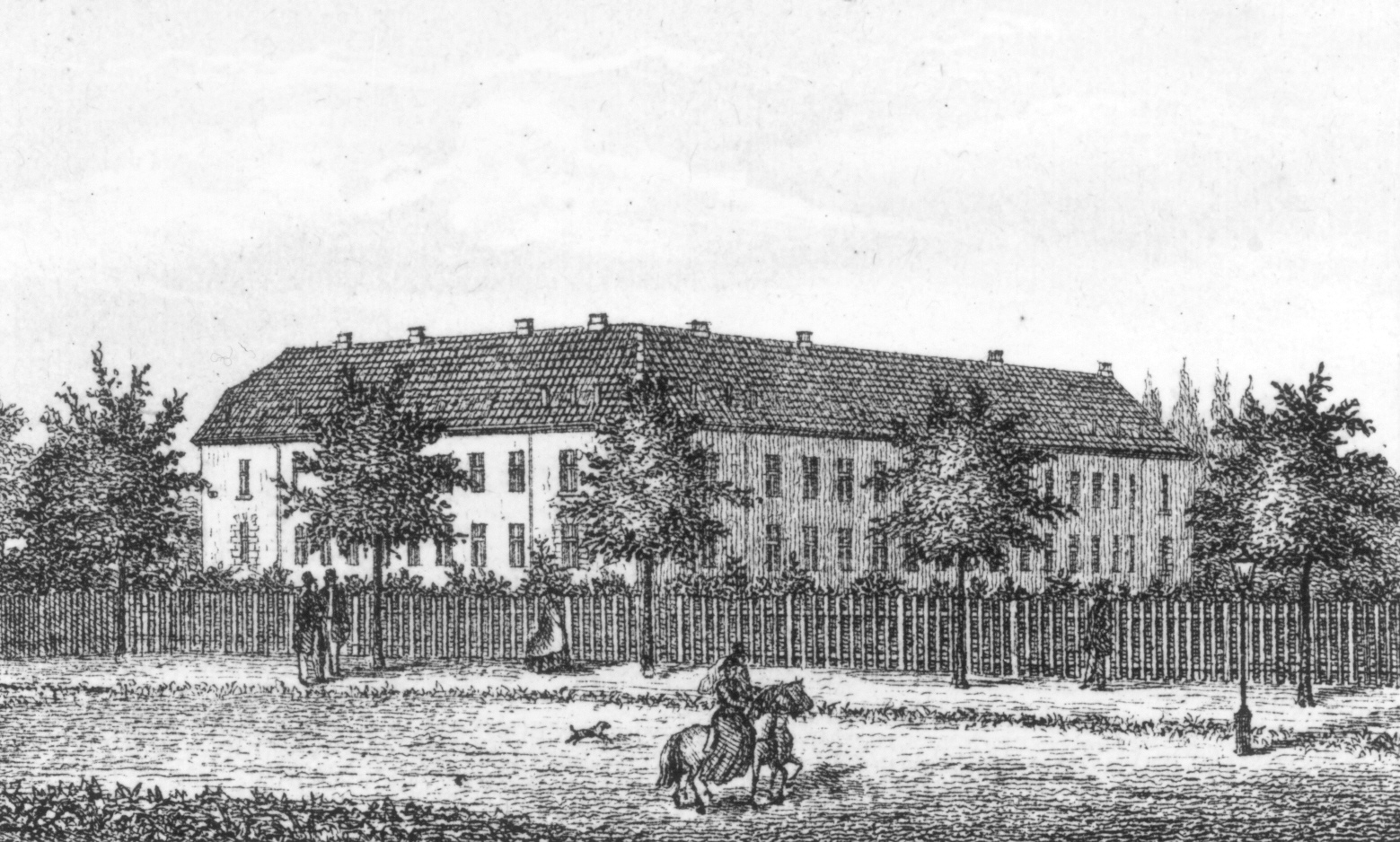 1870 Til Det kgl. Døvstumme-Institut på Citadelsvej hørte også en hest til embedet som forstander og direktør. Der var jo langt ind til de officielle kontorer på Slotsholmen. Hesten havde stald ved gymnastikhuset.