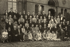 1929 Nyborgskolens Elevforening på stiftelsesdagen i 1929. Formanden i årene 1969-1929 Tove Danekilde, sidder yderst til venstre på skødet af sin mor.