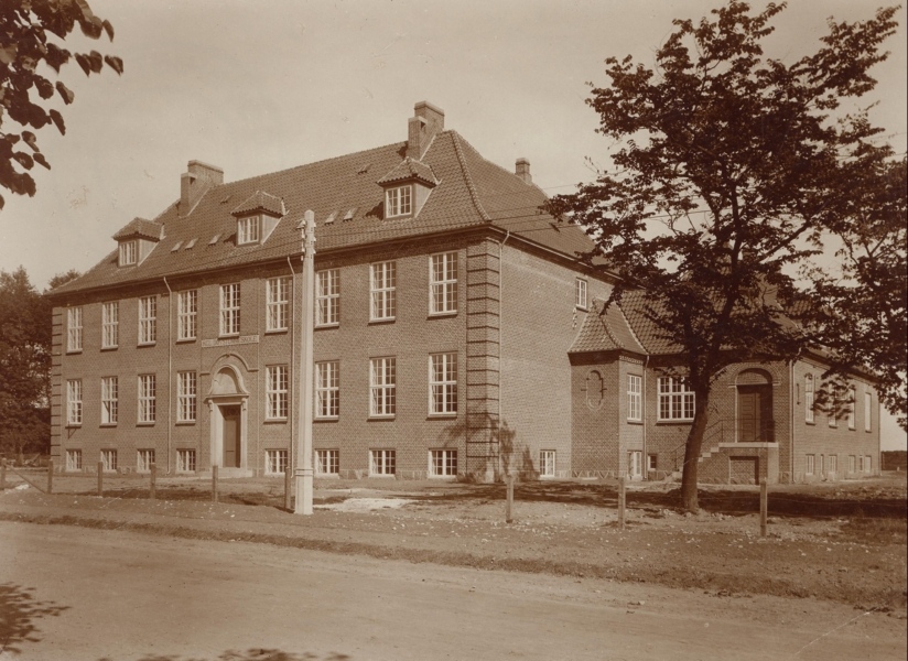 1915 Den smukke A-skole på Østervold vidner om byggeri af høj klasse
