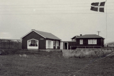 1958 Aalborg Døveforening inviede sit feriehus ved Blokhus. Også medlemmer af Hjørring Døveforening (senere Vendsyssel Døveforening) fik glæde af feriehytten.