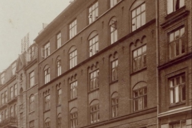 1900 På Nørrebro kan man se mange smukke bygninger og Alderdomshjemmet for døve i Brohusgade er ingen undtagelse.