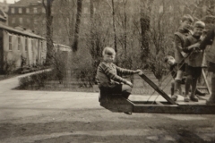 1934 Legepladsen på Kastelsvej startede fra den gule bygning og fortsatte helt op til Kristianiagade.