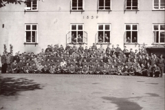1945 Skolen på Kastelsvej undgik at blive beslaglagt under 2. verdenskrig til tyske flygtninge, men måtte i sommeren 1945 give husly til franske krigsfanger.